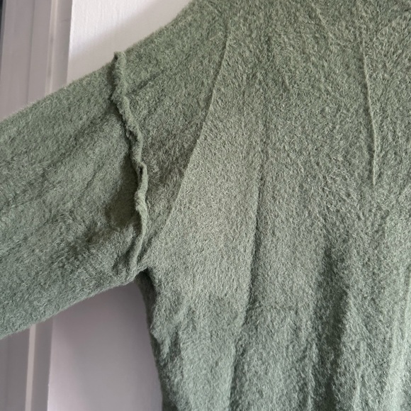 Aritzia Wilfred Free Green Hush Knit V-Neck Sweater size XS - Picture 6 of 9